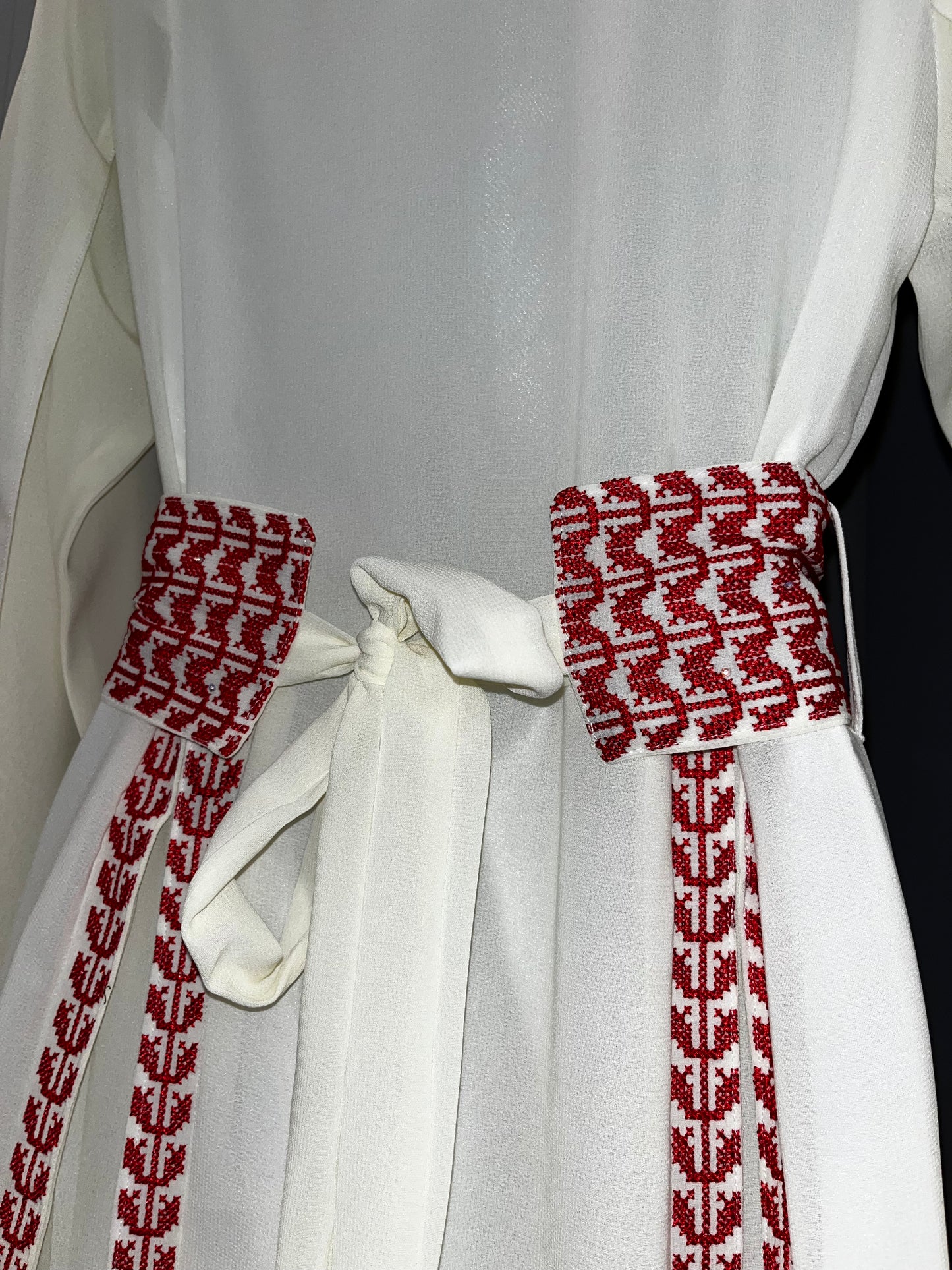 Cape Sleeve Modern Embroidered Thobe (Off-White)
