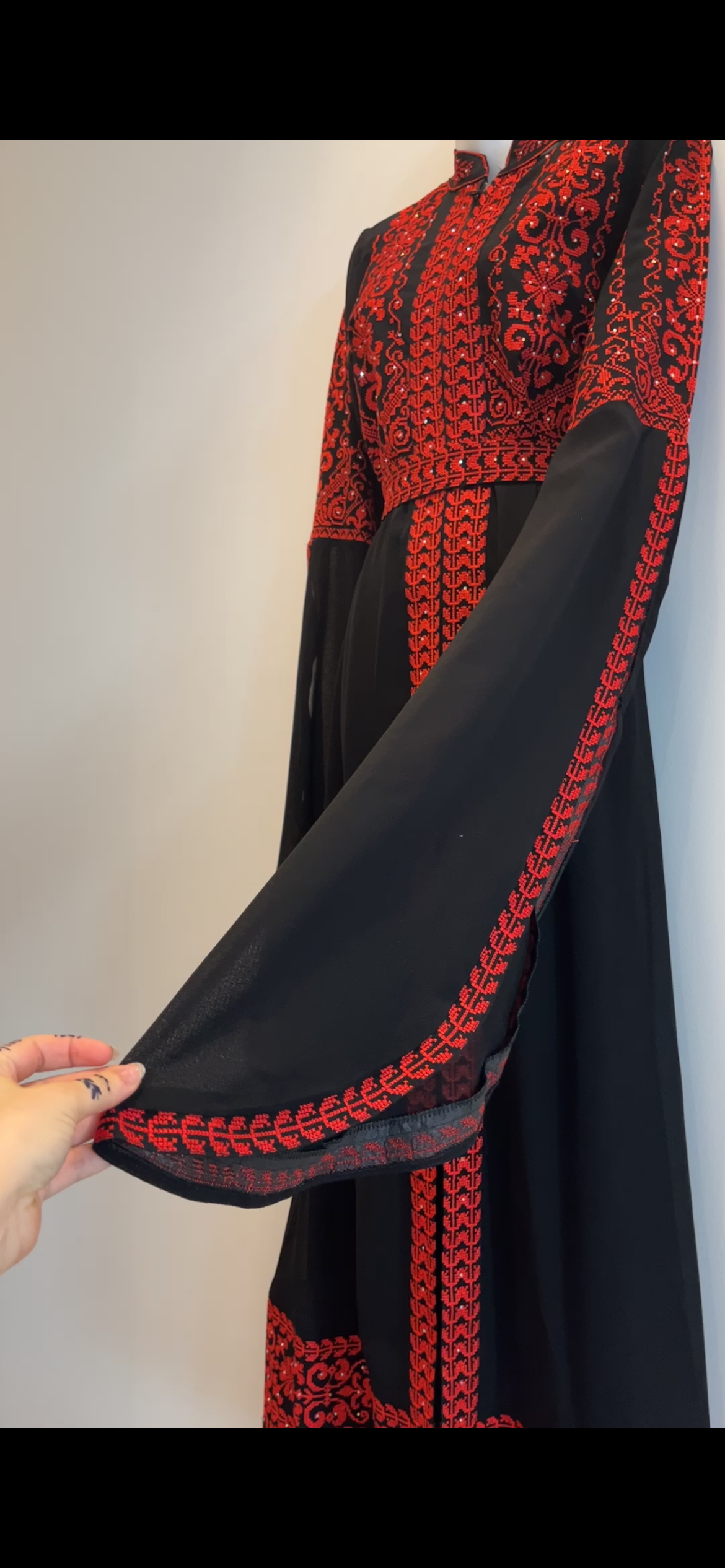 Extra Long Sleeves Full Top Embroidery & Zipper Thobe (3 pieces) - Al Gaza Thobe