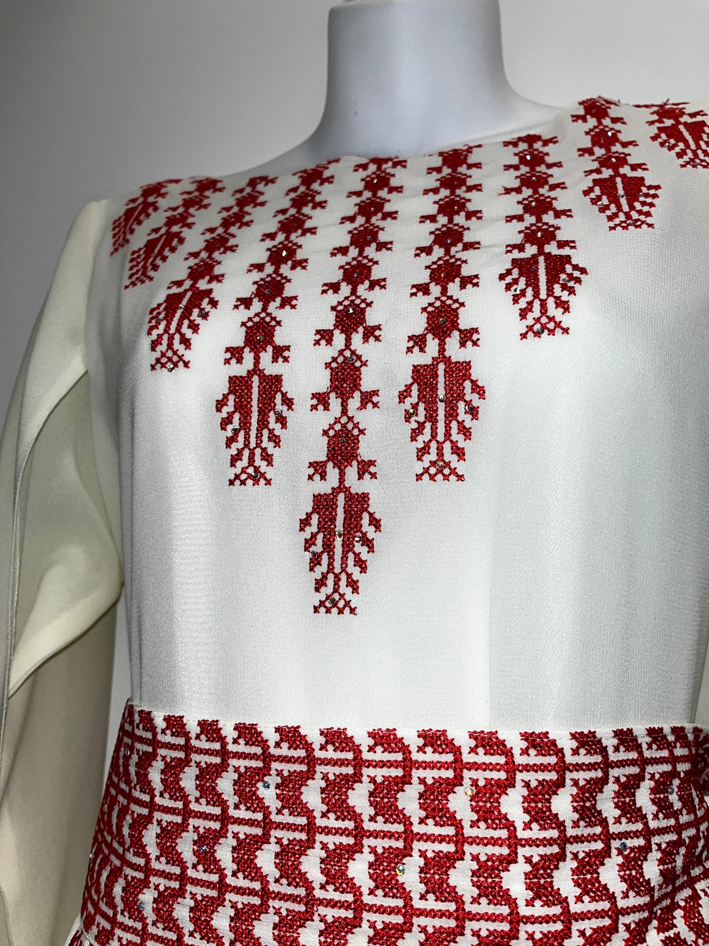 Cape Sleeve Modern Embroidered Thobe (Off-White)