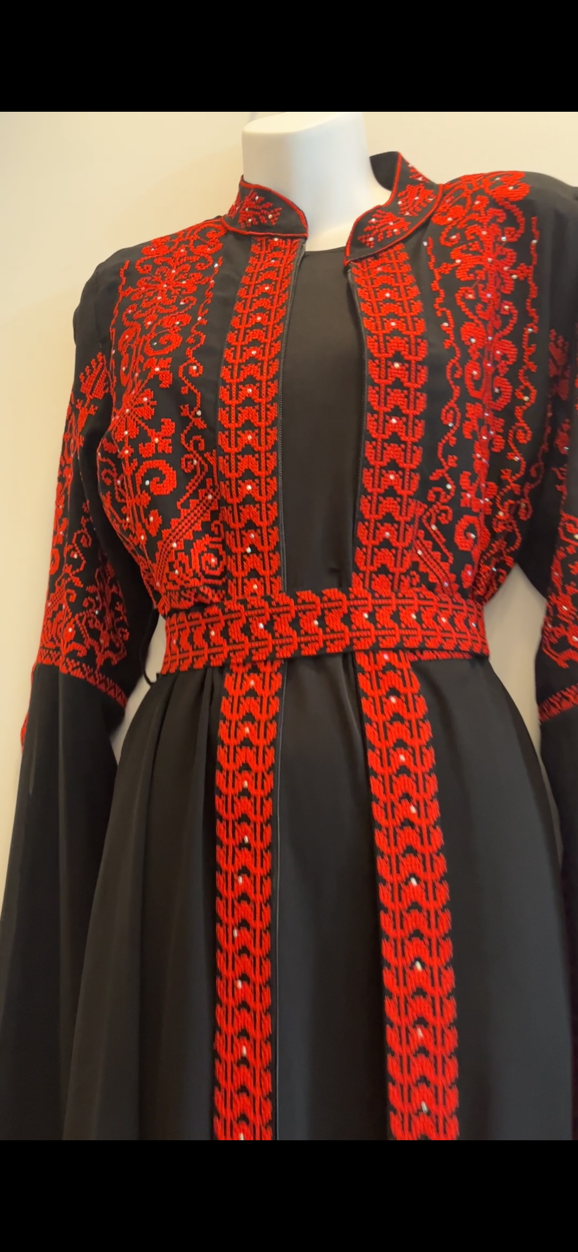 Extra Long Sleeves Full Top Embroidery & Zipper Thobe (3 pieces) - Al Gaza Thobe