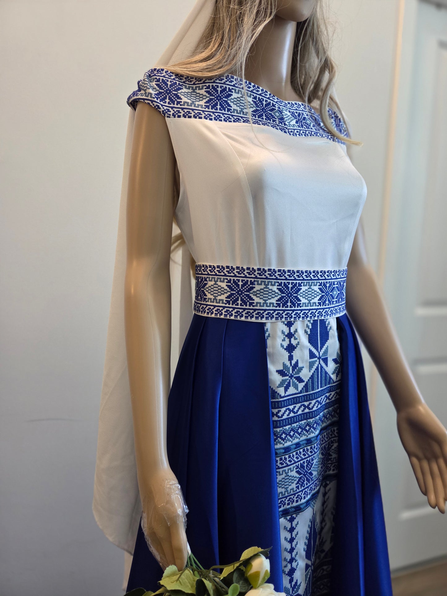 Yaffa Thobe - Blue and White Bridal sleeveless long Tail Thobe dress (Embroidered Tatreez Palestinian Jordanian Thobe)