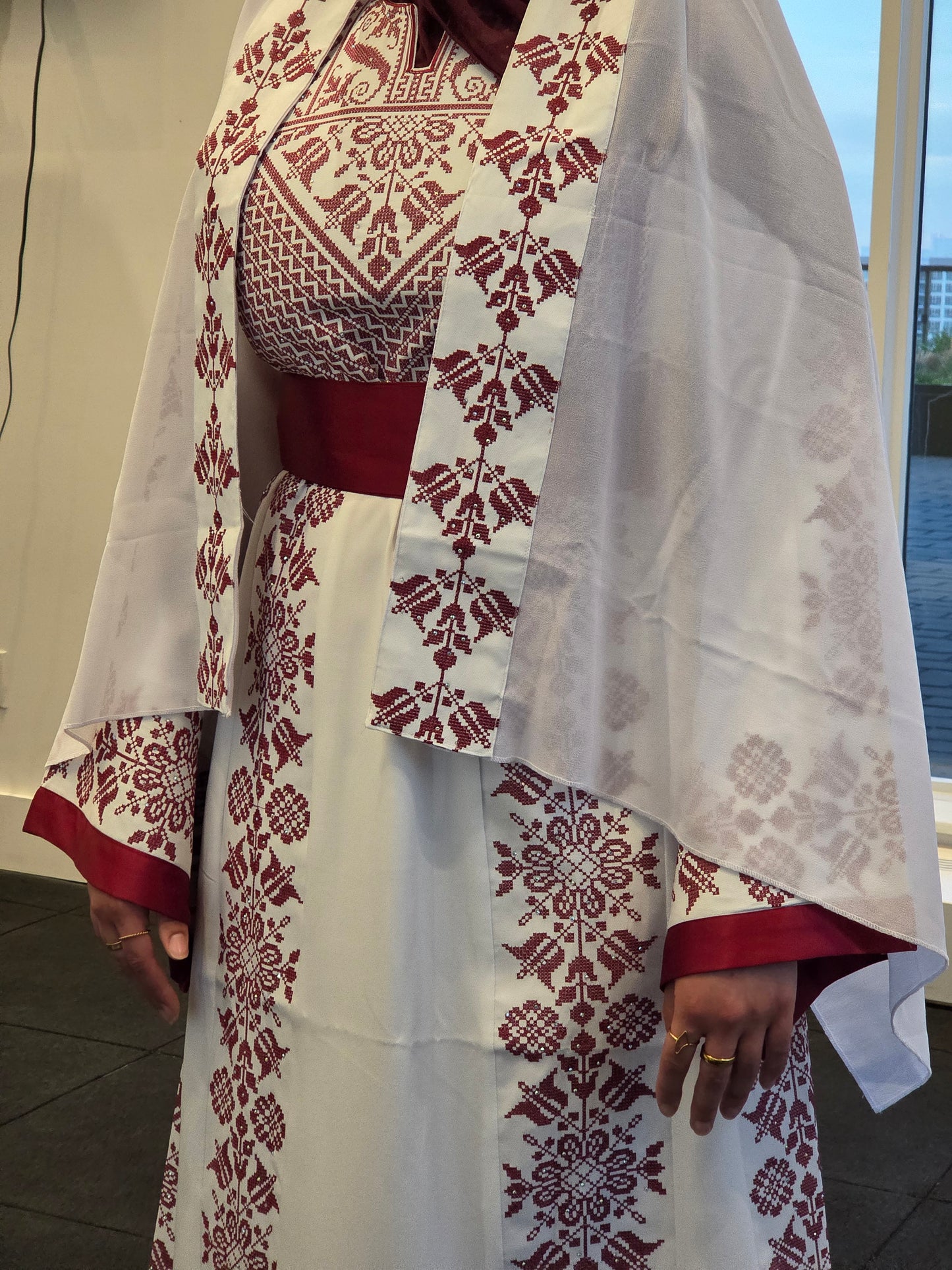 Leyla Thobe Bridal White and Red Traditional Full tatreez Back and Front Thobe With Matching head Veil