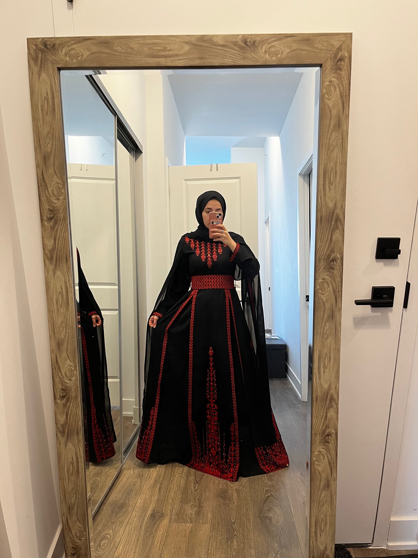 Cape Sleeve Modern Embroidered Thobe (Off-White)