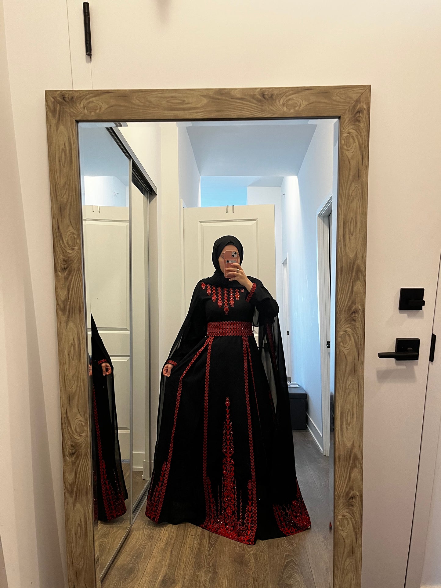 Cape Sleeve Modern Embroidered Thobe (Off-White)