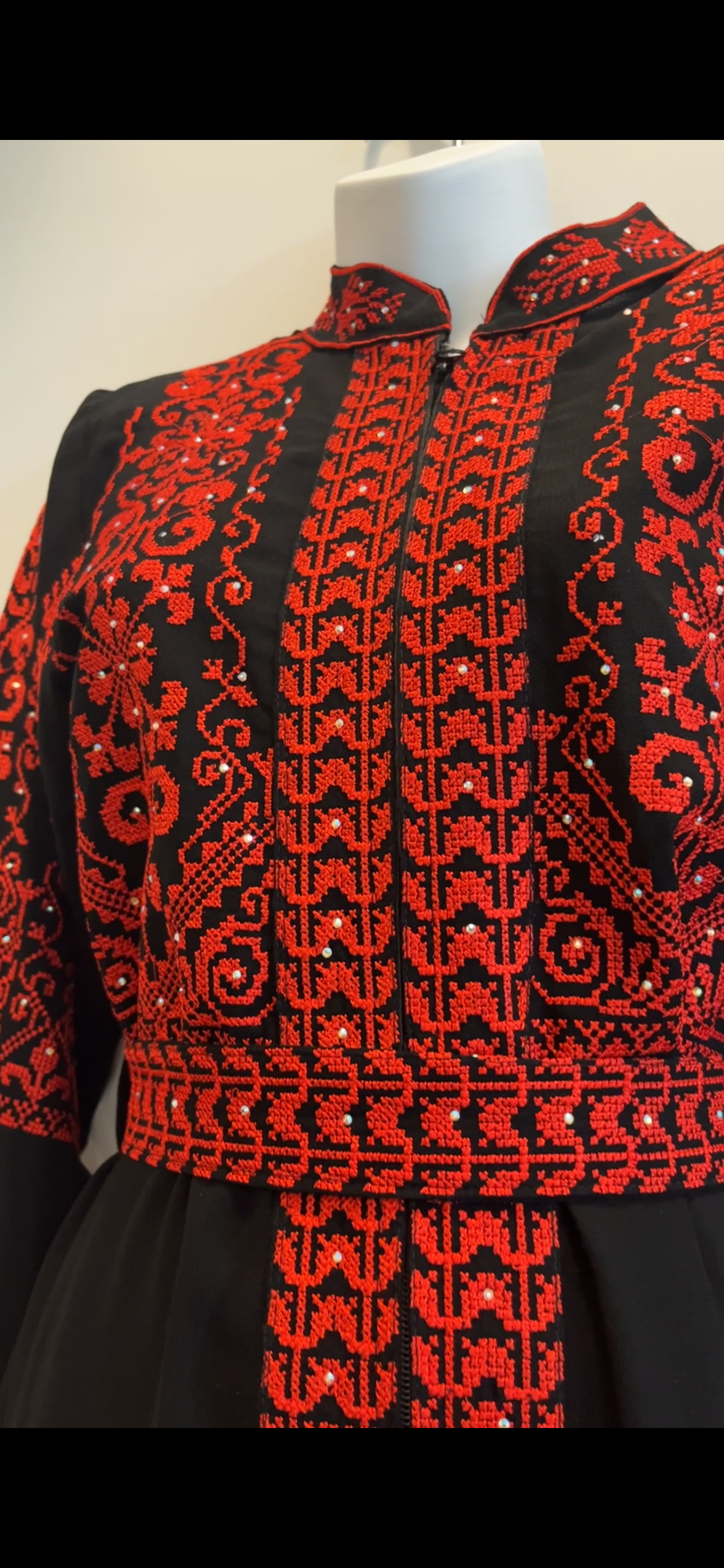 Extra Long Sleeves Full Top Embroidery & Zipper Thobe (3 pieces) - Al Gaza Thobe
