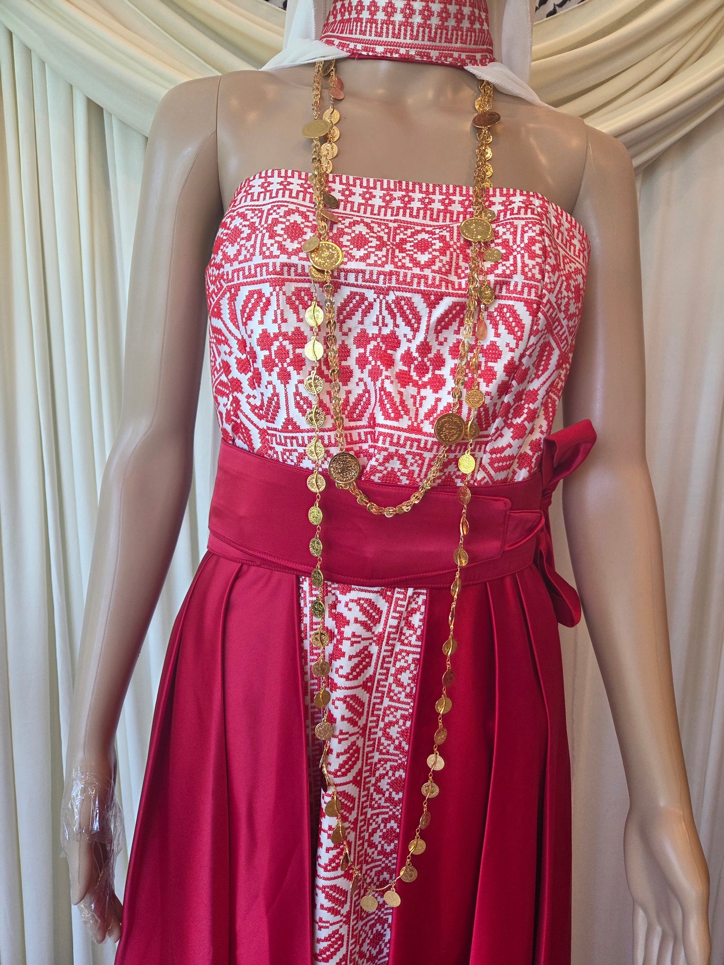 Rafah - Red & White Modern Strapless Full Tatreez Thobe ( 4 Pieces)