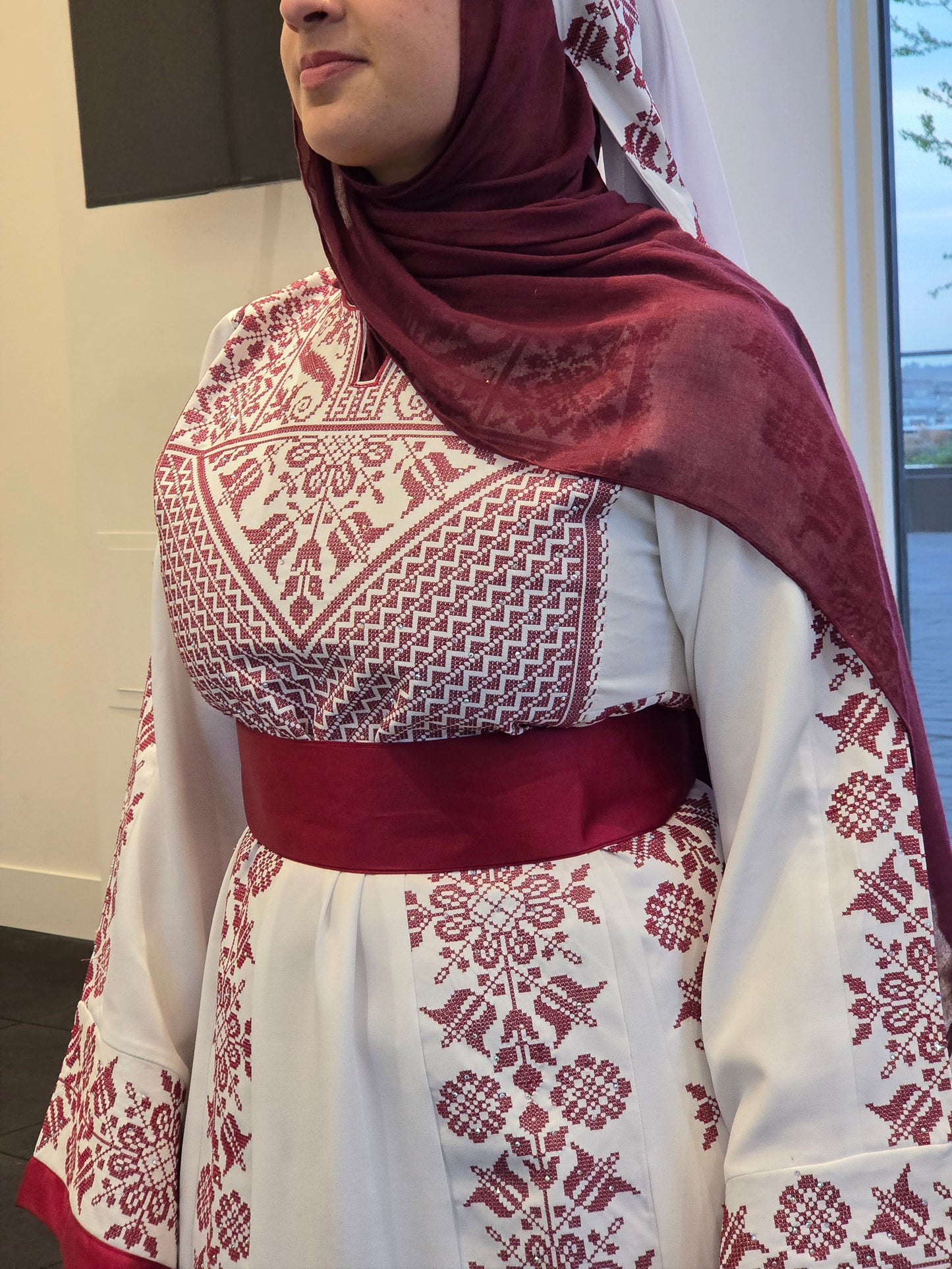 Leyla Thobe Bridal White and Red Traditional Full tatreez Back and Front Thobe With Matching head Veil
