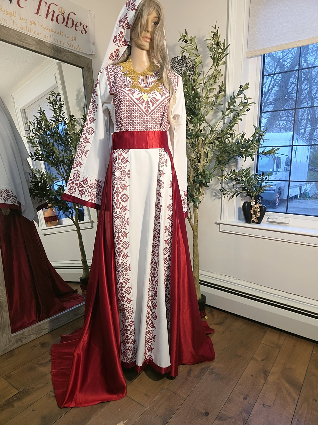 Leyla Thobe Bridal White and Red Traditional Full tatreez Back and Front Thobe With Matching head Veil