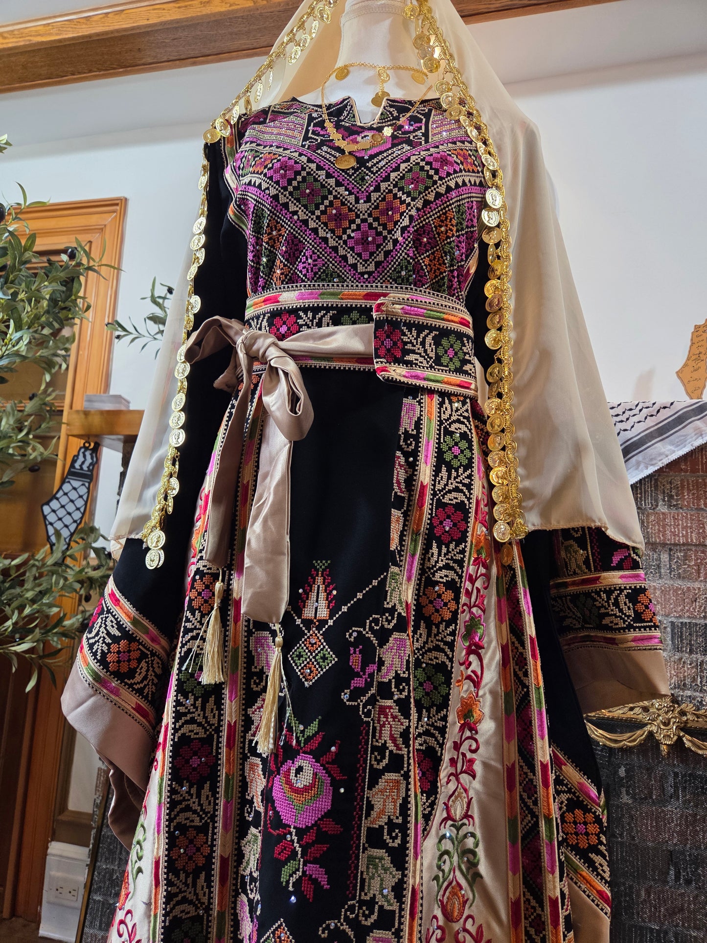 Tulip Thobe - Black Flower Traditional Full Tatreez Back and Front Palestinian Thobe