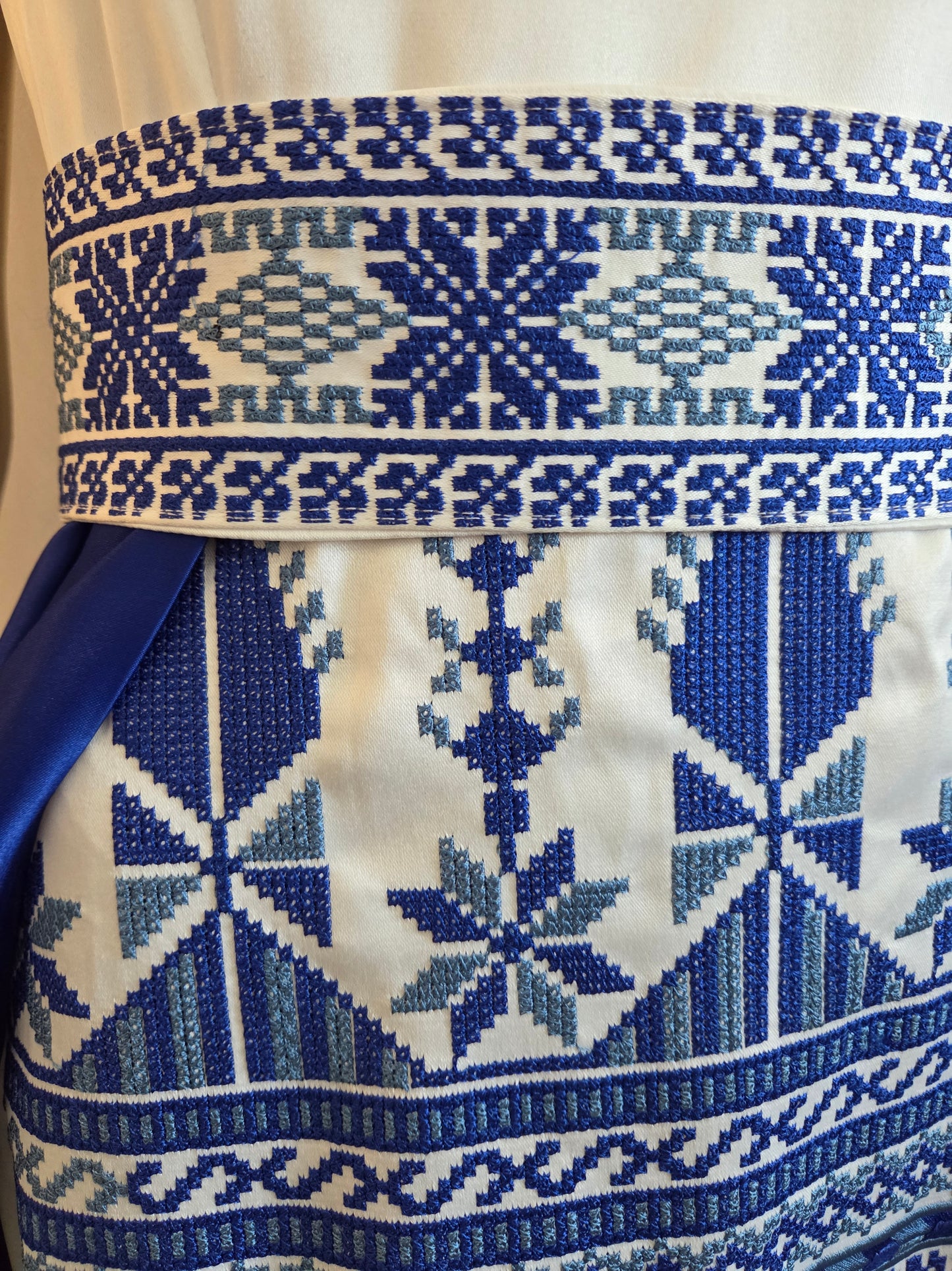 Yaffa Thobe - Blue and White Bridal sleeveless long Tail Thobe dress (Embroidered Tatreez Palestinian Jordanian Thobe)