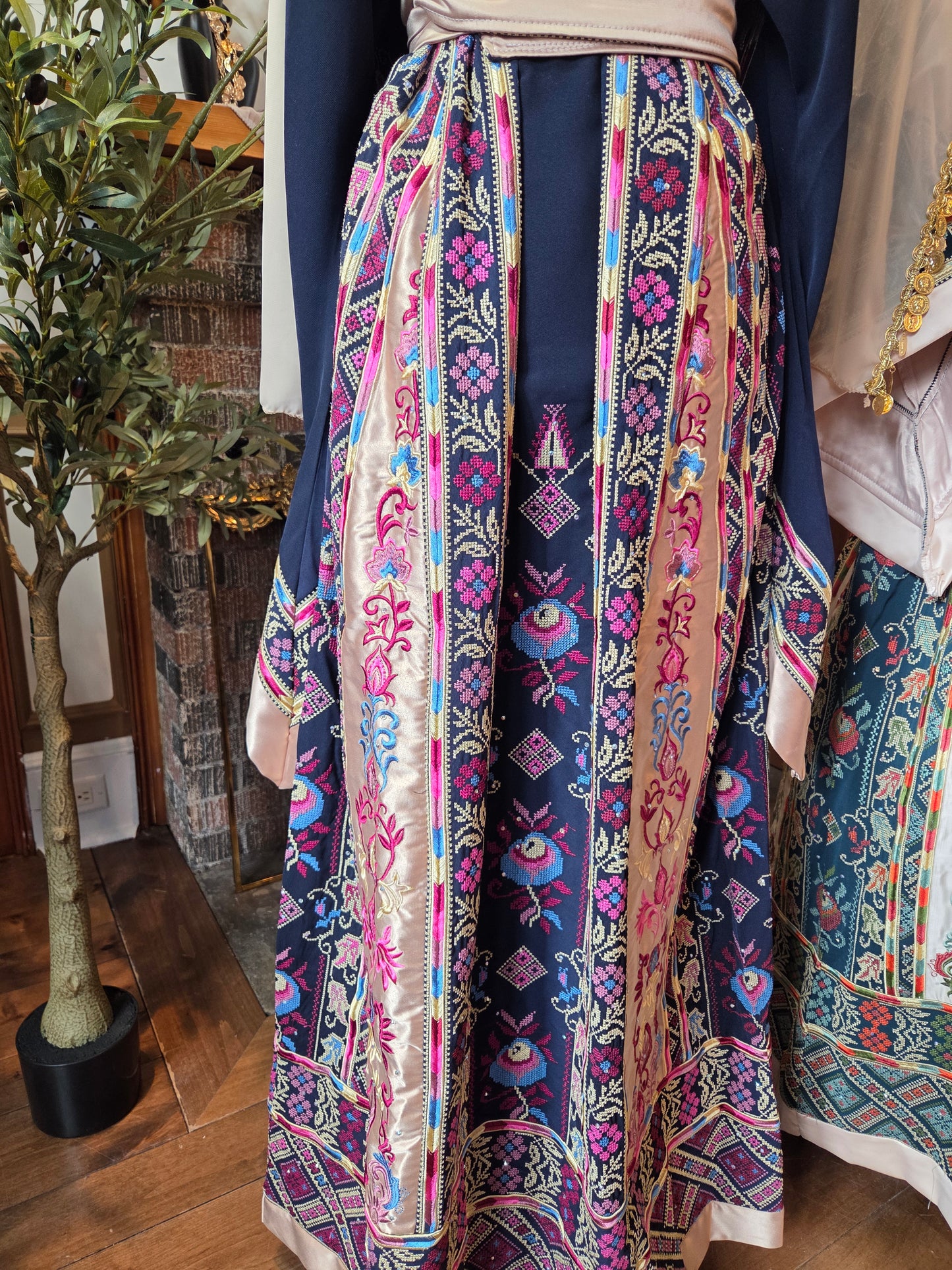 Tulip Thobe - Blue Flower Traditional Full Tatreez Back and Front Palestinian Thobe With Matching Head Veil