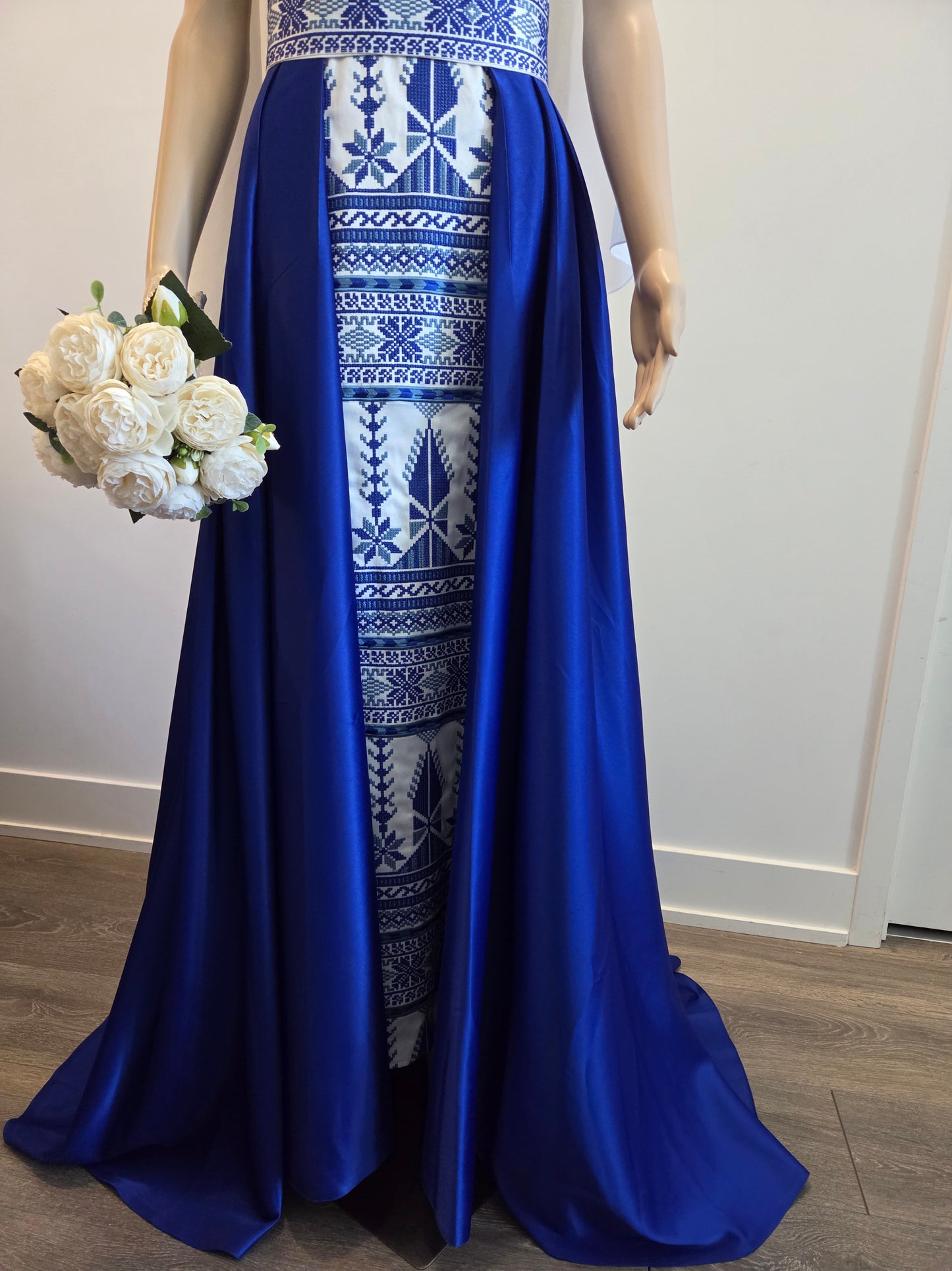 Yaffa Thobe - Blue and White Bridal sleeveless long Tail Thobe dress (Embroidered Tatreez Palestinian Jordanian Thobe)