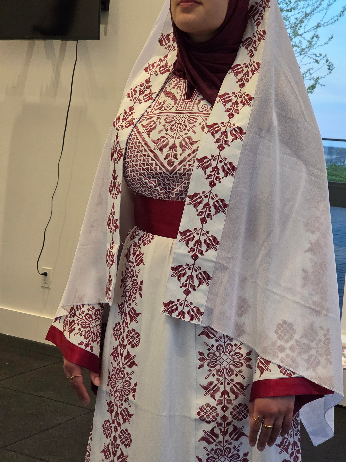 Leyla Thobe Bridal White and Red Traditional Full tatreez Back and Front Thobe With Matching head Veil