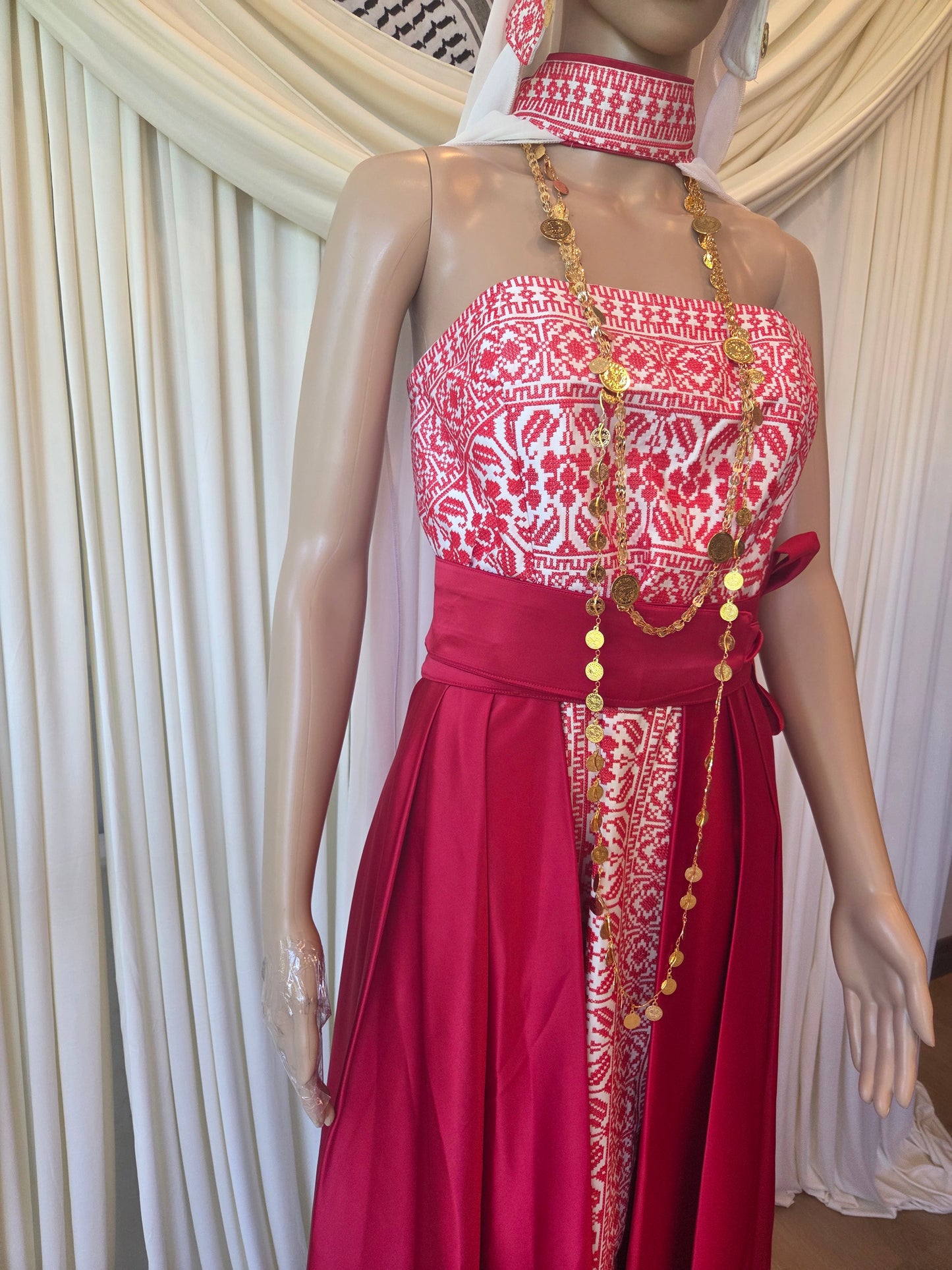 Rafah - Red & White Modern Strapless Full Tatreez Thobe ( 4 Pieces)