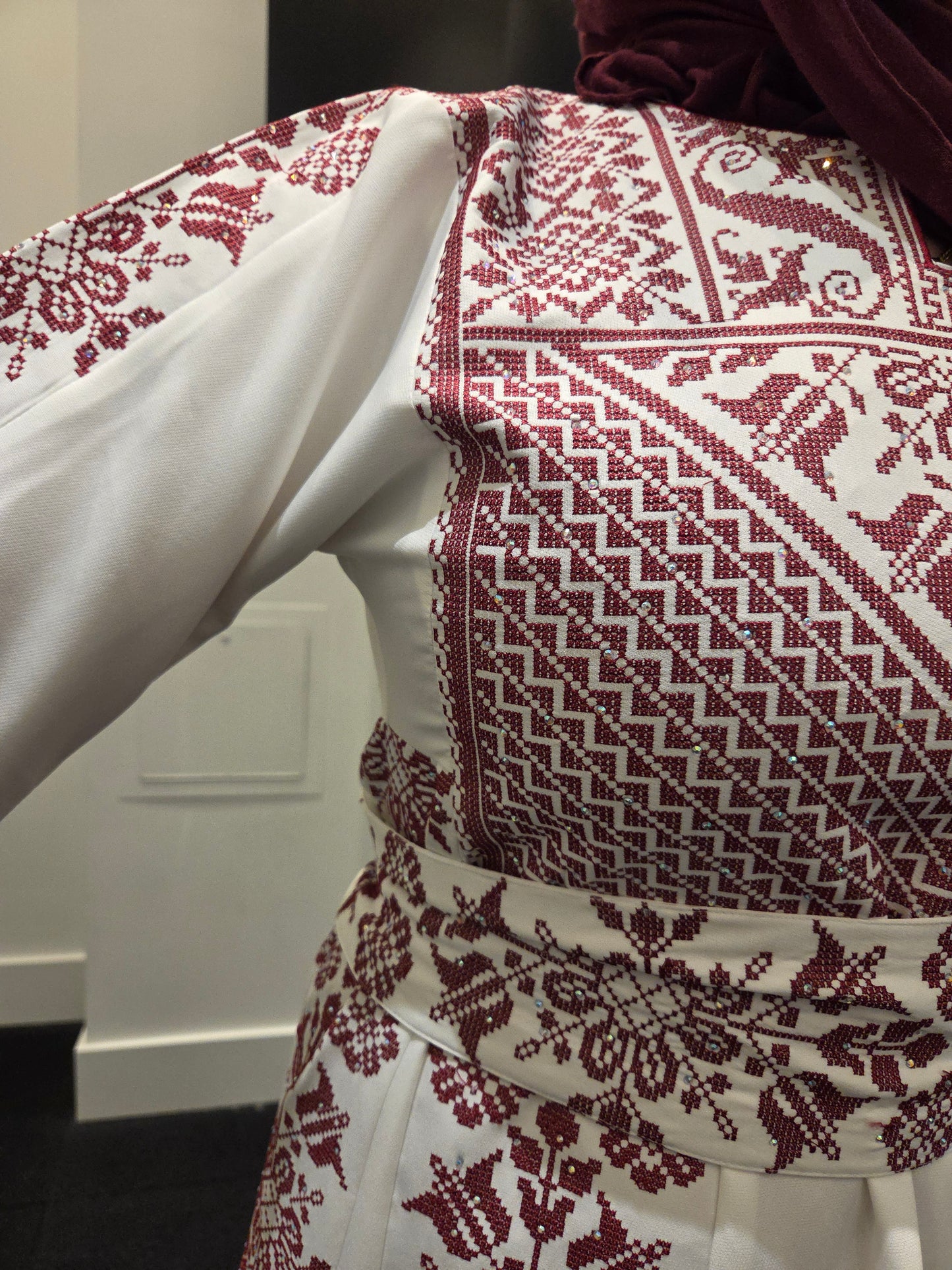 Leyla Thobe Bridal White and Red Traditional Full tatreez Back and Front Thobe With Matching head Veil