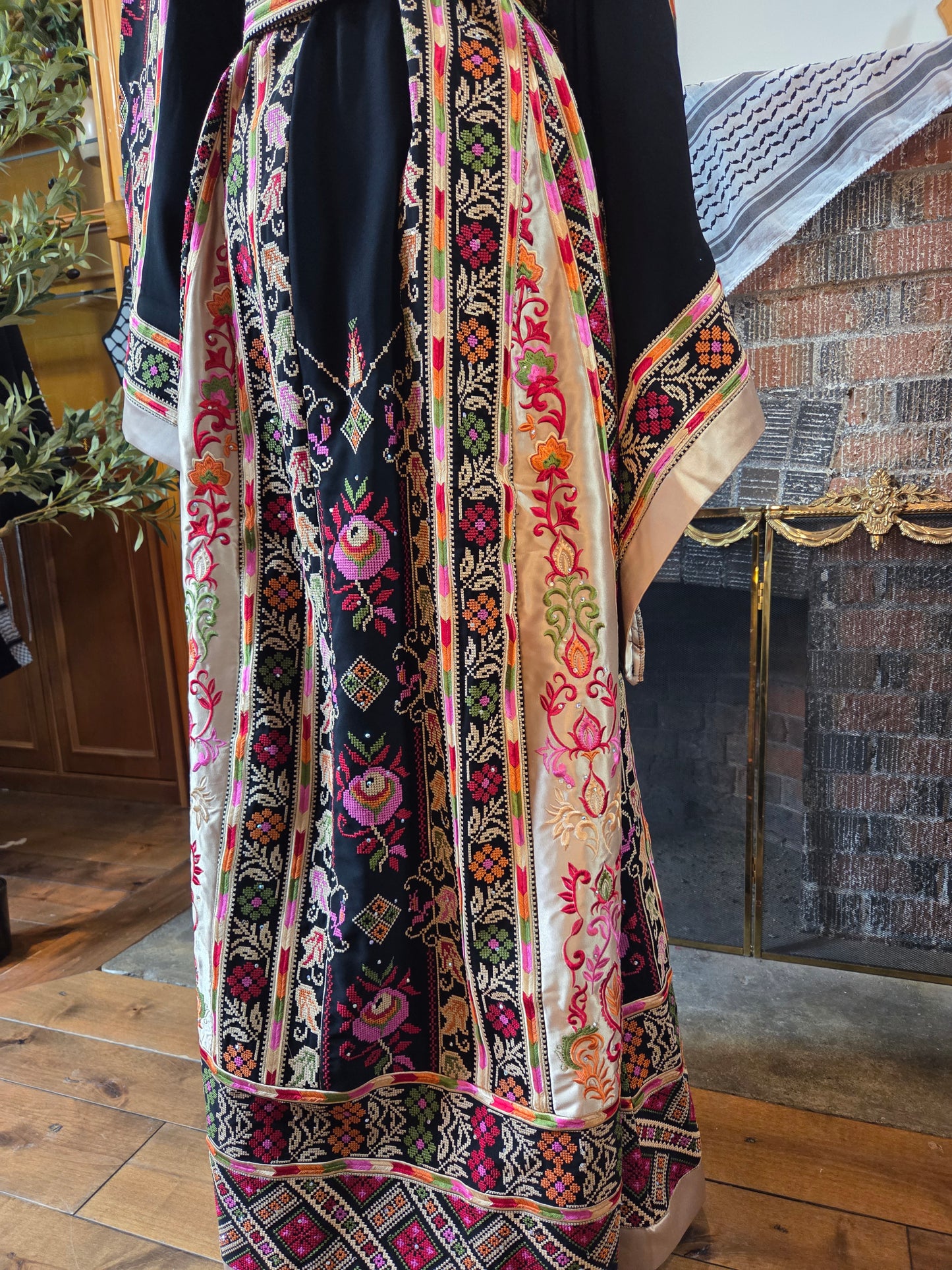 Tulip Thobe - Black Flower Traditional Full Tatreez Back and Front Palestinian Thobe