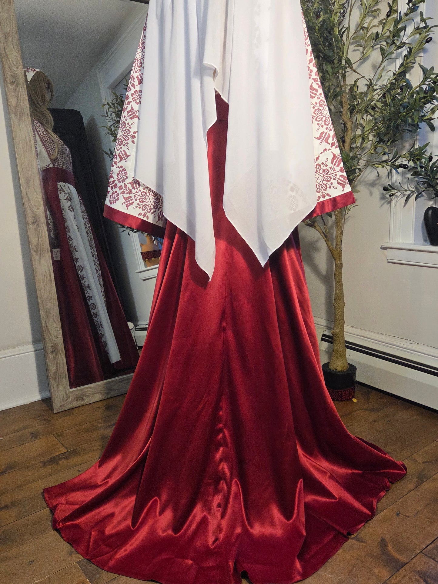 Leyla Thobe Bridal White and Red Traditional Full tatreez Back and Front Thobe With Matching head Veil