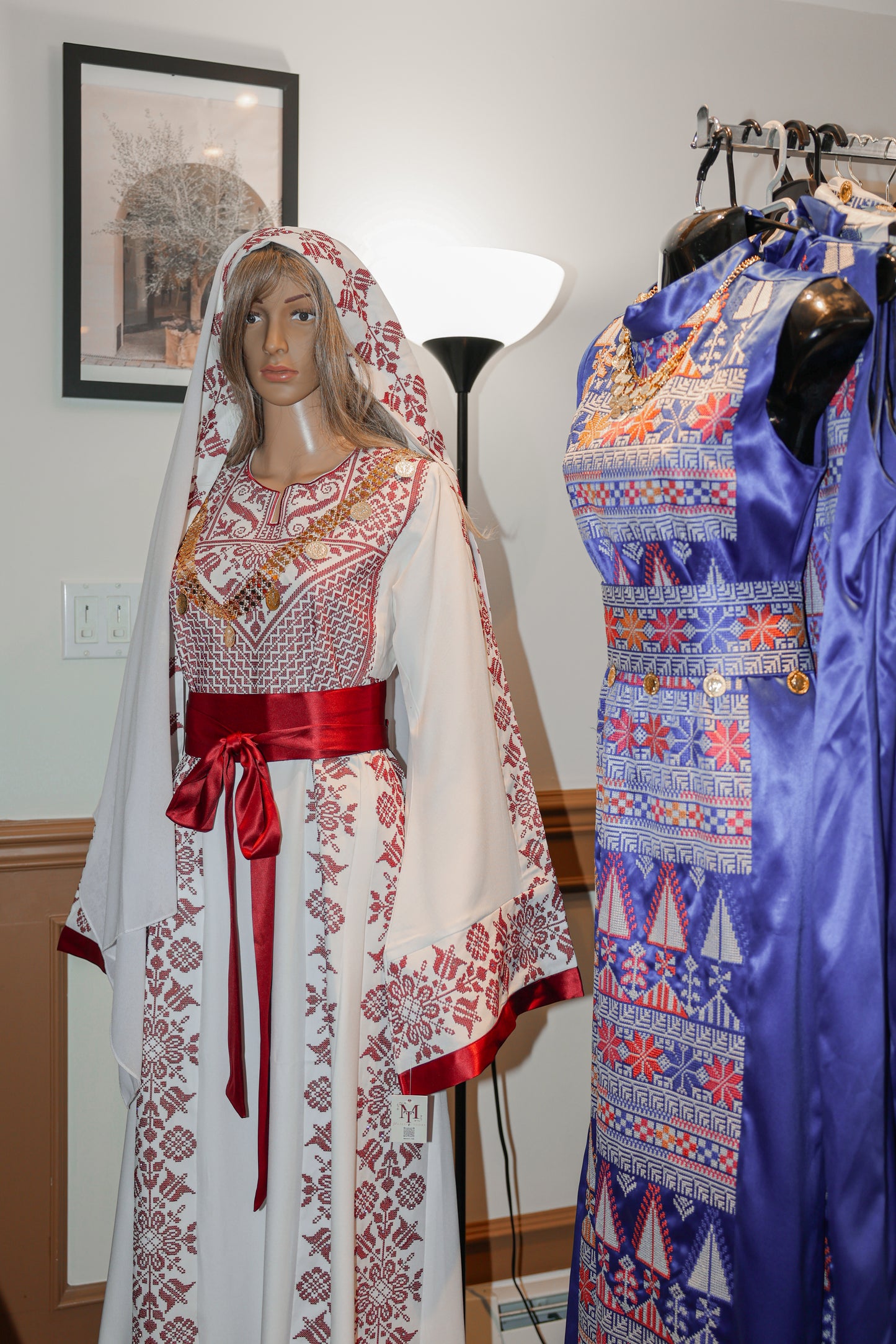 Leyla Thobe Bridal White and Red Traditional Full tatreez Back and Front Thobe With Matching head Veil