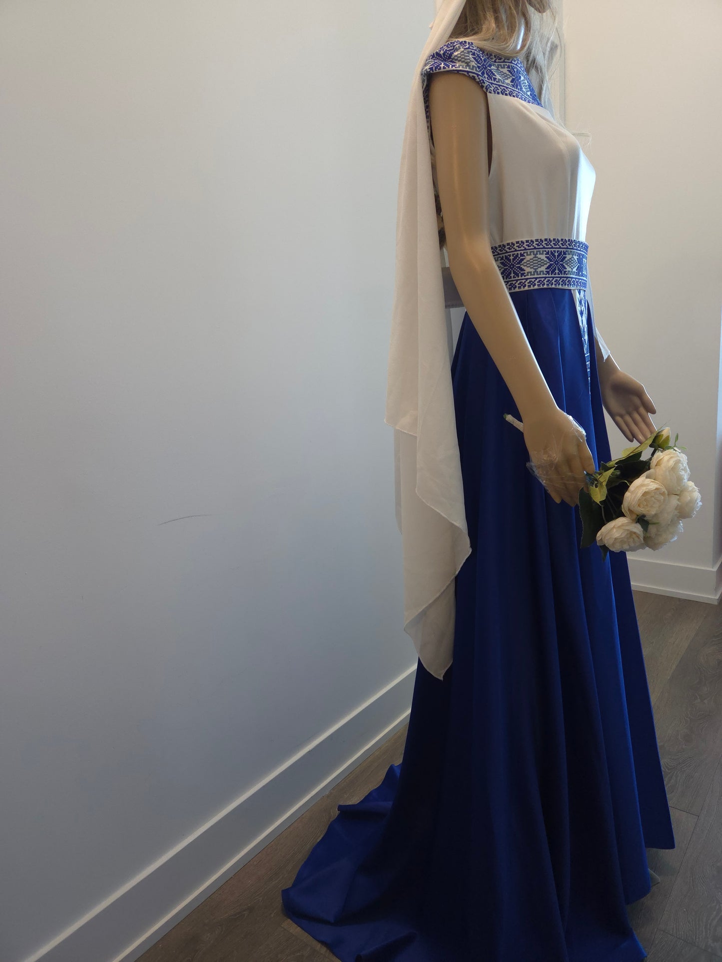 Yaffa Thobe - Blue and White Bridal sleeveless long Tail Thobe dress (Embroidered Tatreez Palestinian Jordanian Thobe)